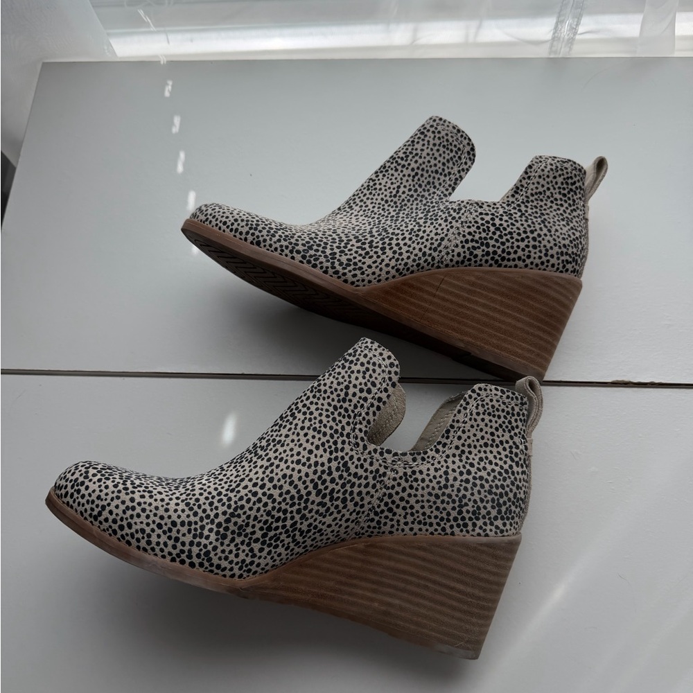 TOMS Women's Wedge Ankle Booties - Picture 5 of 11